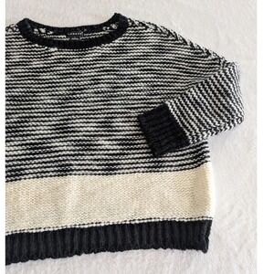 Trouve Fuzzy Sweater Small‎ Wool Blend Stripes Knit Relaxed Fit Pullover